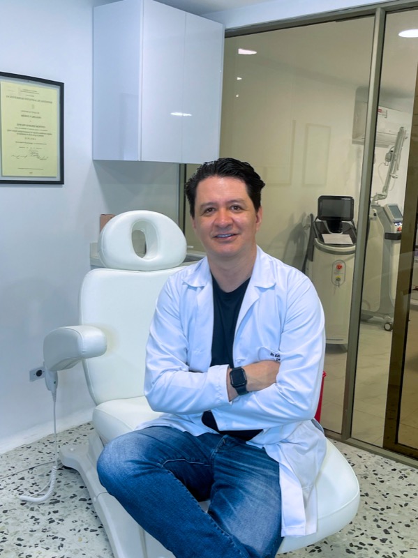 Dr. Edward Sánchez